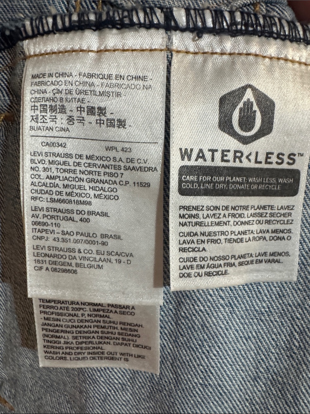 Levi's Light Wash Denim Trucker Jacket - Picture 3 of 4